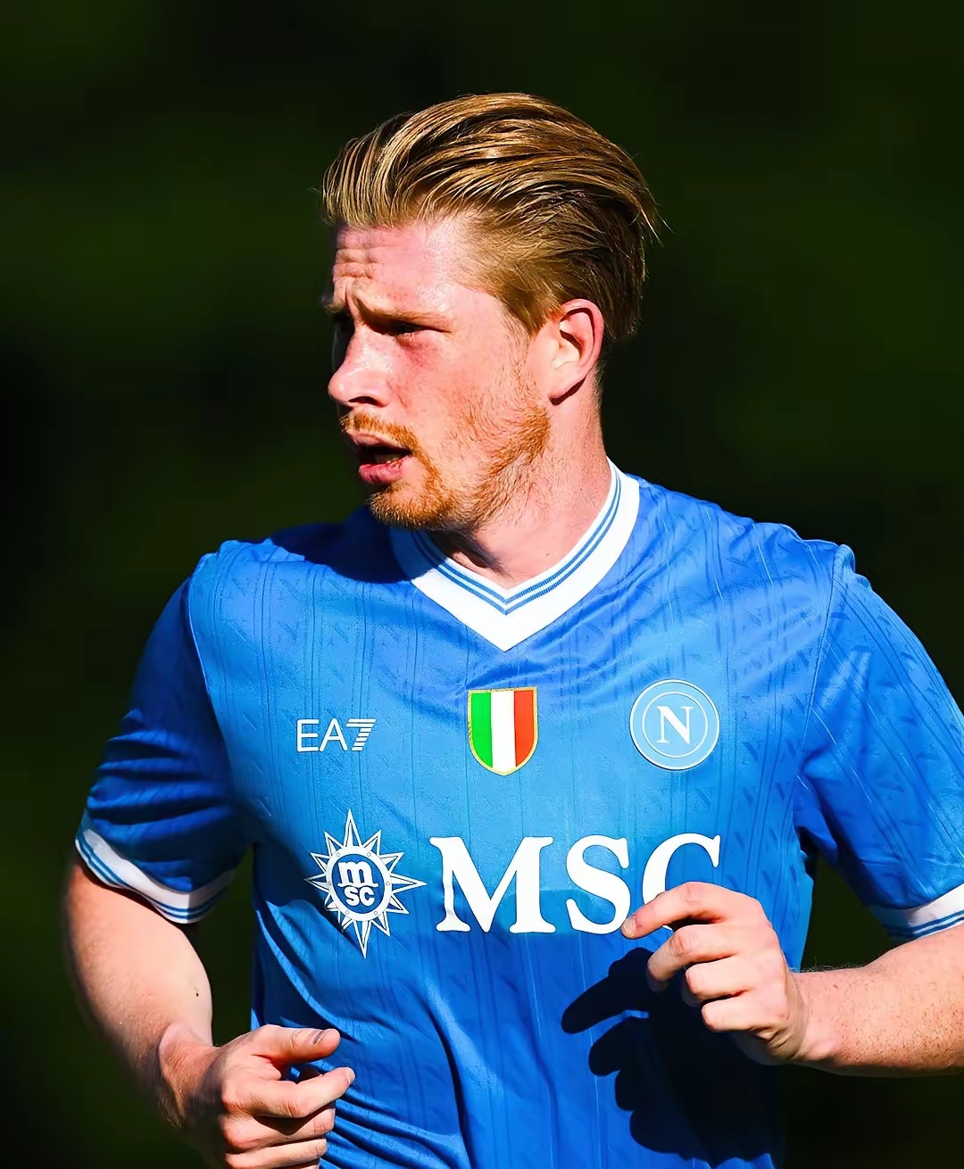 中国乒乓球队在关键战中被法国新星勒布伦逆转，展现技术与心理博弈，国乒面临严峻挑战。