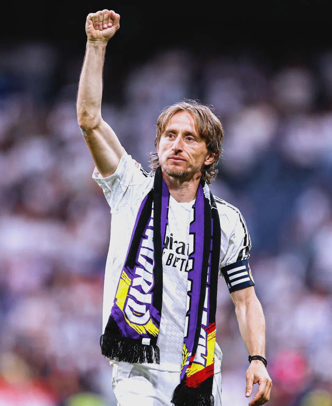 骑行爱好者穿骑行服唱说唱拍MV，运动体验别样精彩