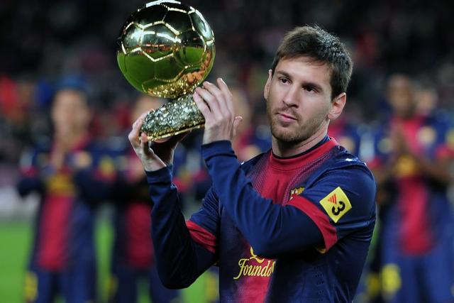 TA：斯通斯今夏不会离开曼城，胡桑诺夫计划留队