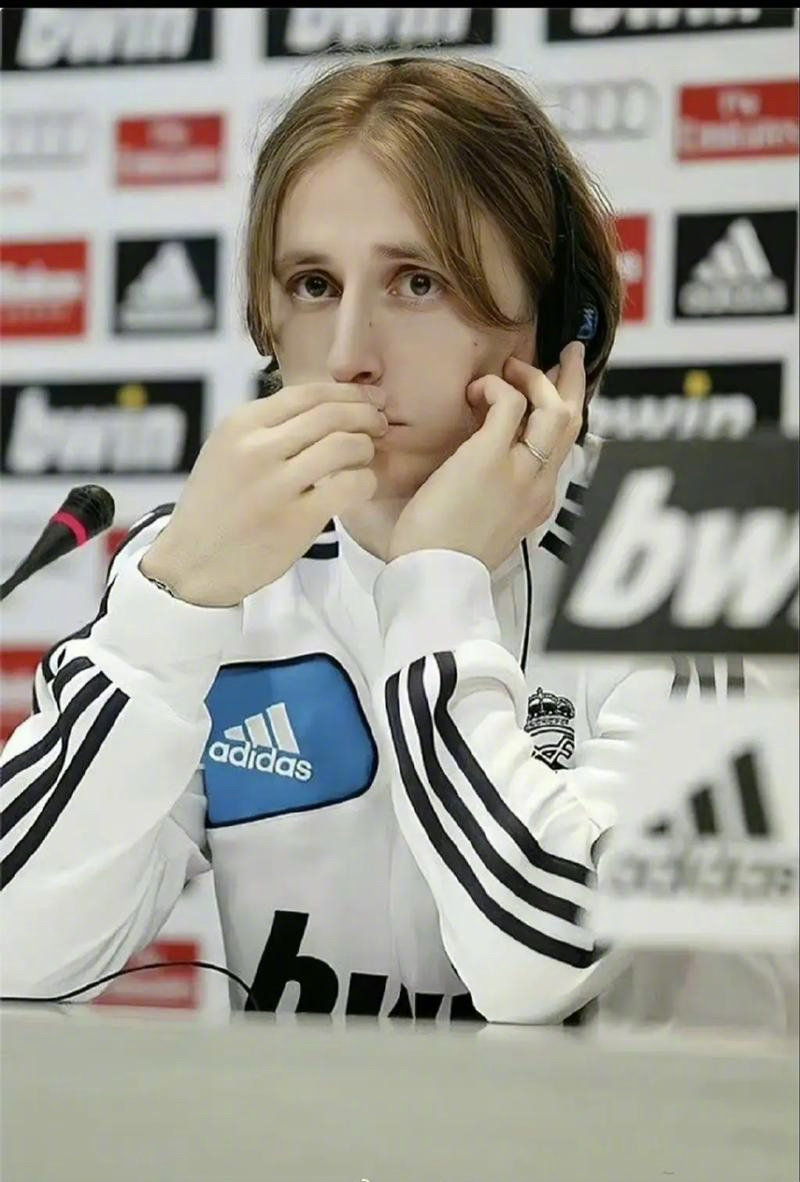 美媒晒图盛赞威少：他在国王，就好像一辆布加迪停在贫民窟